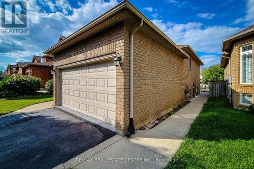 37 Foxtrot Drive, Hamilton, ON - Outdoor