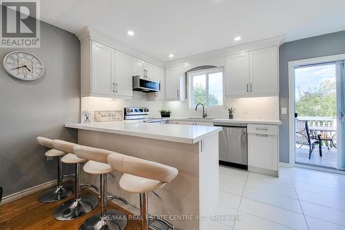 37 Foxtrot Drive, Hamilton (Stoney Creek Mountain), ON - Indoor Photo Showing Kitchen With Upgraded Kitchen