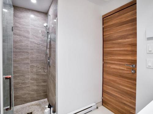 Bathroom - 419-775 Av. Plymouth, Mont-Royal, QC - Indoor