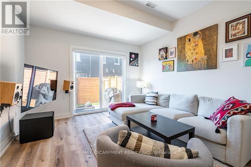 16 Raspberry Lane, Hamilton (Mount Hope), ON - Indoor Photo Showing Living Room