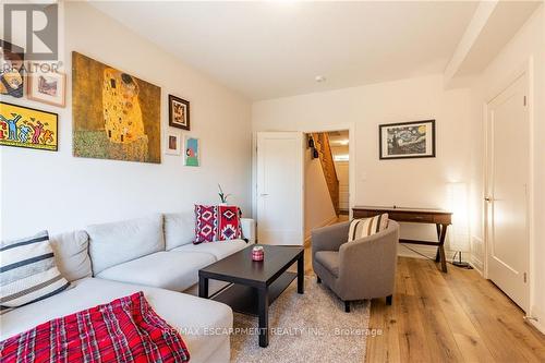 16 Raspberry Lane, Hamilton (Mount Hope), ON - Indoor Photo Showing Living Room