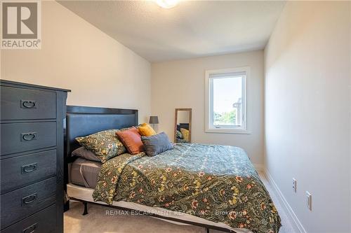 16 Raspberry Lane, Hamilton (Mount Hope), ON - Indoor Photo Showing Bedroom