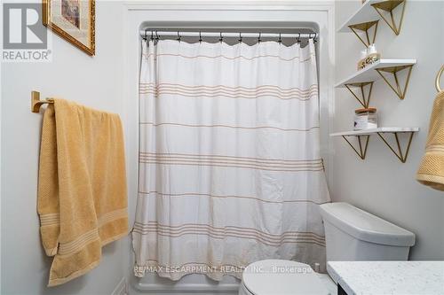 16 Raspberry Lane, Hamilton (Mount Hope), ON - Indoor Photo Showing Bathroom