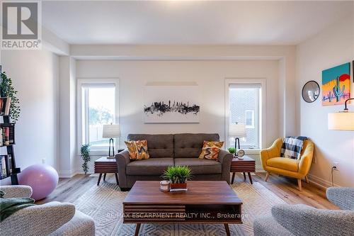 16 Raspberry Lane, Hamilton (Mount Hope), ON - Indoor Photo Showing Living Room