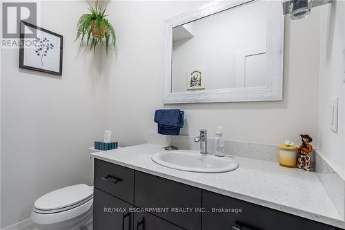 16 Raspberry Lane, Hamilton (Mount Hope), ON - Indoor Photo Showing Bathroom