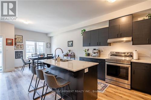 16 Raspberry Lane, Hamilton (Mount Hope), ON - Indoor Photo Showing Kitchen