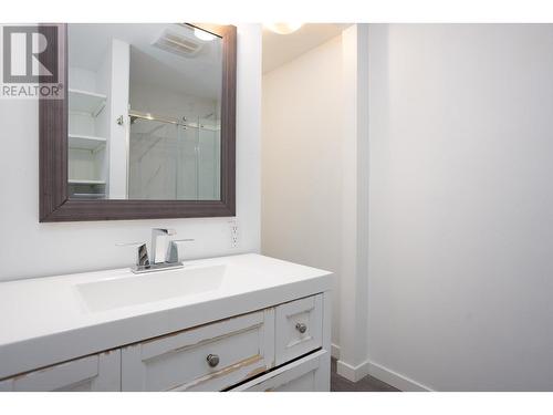 254 Terrace Drive, Kelowna, BC - Indoor Photo Showing Bathroom