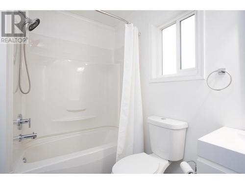 254 Terrace Drive, Kelowna, BC - Indoor Photo Showing Bathroom