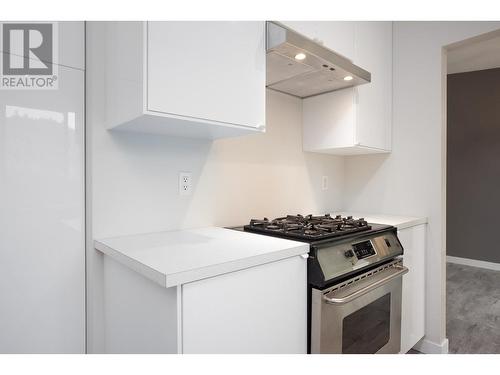 254 Terrace Drive, Kelowna, BC - Indoor Photo Showing Kitchen