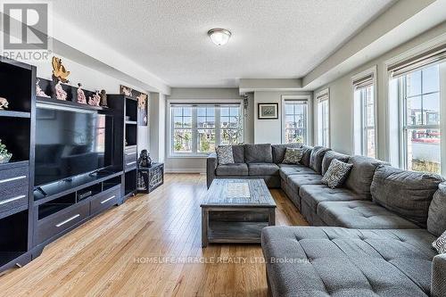 43 Finegan Circle, Brampton (Northwest Brampton), ON - Indoor Photo Showing Living Room