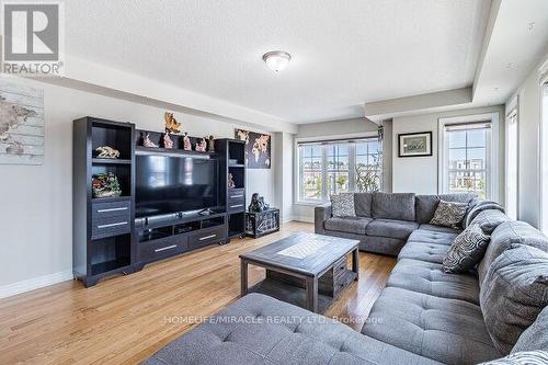 43 Finegan Circle, Brampton (Northwest Brampton), ON - Indoor Photo Showing Living Room