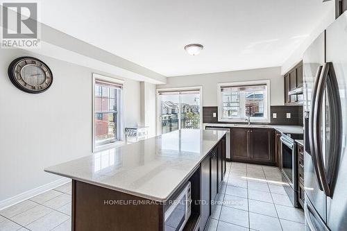 43 Finegan Circle, Brampton (Northwest Brampton), ON - Indoor Photo Showing Kitchen