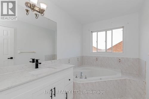 23 Hot Spring Road, Brampton (Sandringham-Wellington North), ON - Indoor Photo Showing Bathroom