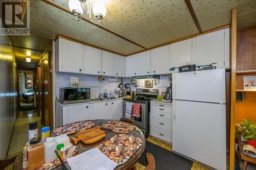 4755 Greenwood Street, Prince George, BC - Indoor Photo Showing Kitchen