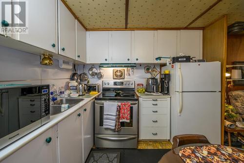 4755 Greenwood Street, Prince George, BC - Indoor Photo Showing Kitchen