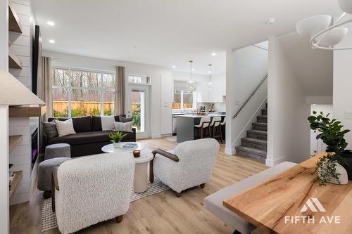 11 20680 76B Avenue, Langley, BC - Indoor Photo Showing Living Room