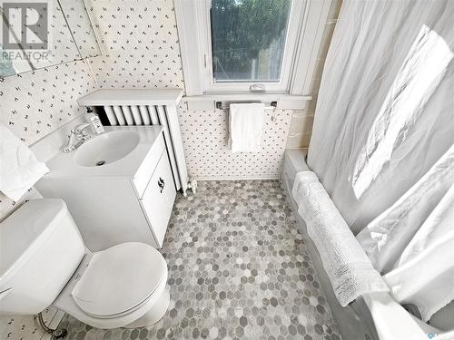 476 3Rd Avenue Ne, Swift Current, SK - Indoor Photo Showing Bathroom