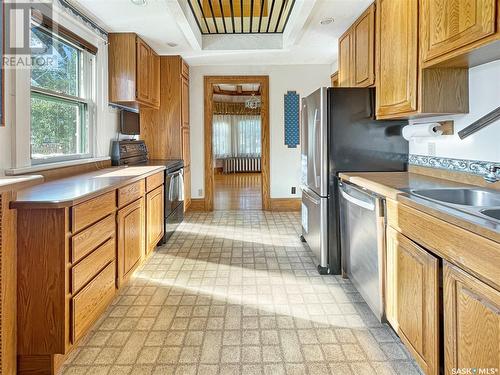 476 3Rd Avenue Ne, Swift Current, SK - Indoor Photo Showing Kitchen