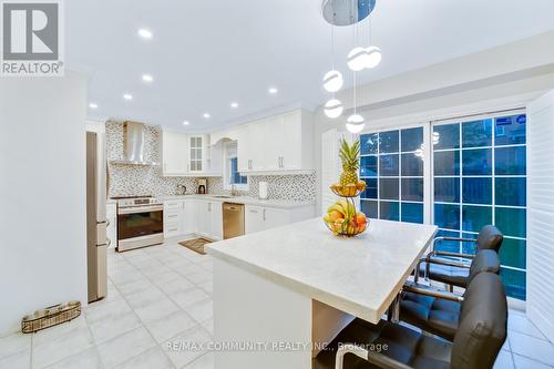 10 Shuttleworth Drive, Clarington (Courtice), ON - Indoor Photo Showing Kitchen