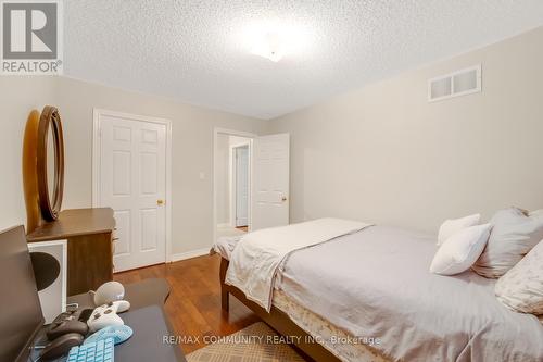 10 Shuttleworth Drive, Clarington (Courtice), ON - Indoor Photo Showing Bedroom