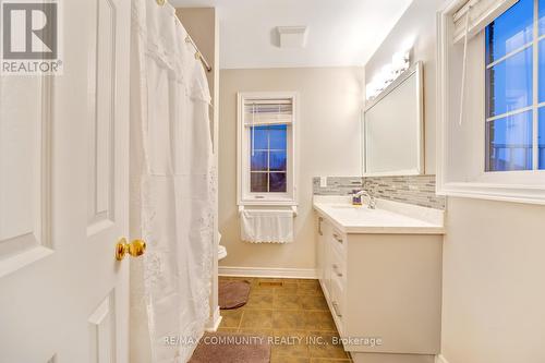 10 Shuttleworth Drive, Clarington (Courtice), ON - Indoor Photo Showing Bathroom