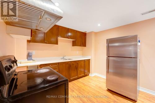 10 Shuttleworth Drive, Clarington (Courtice), ON - Indoor Photo Showing Kitchen