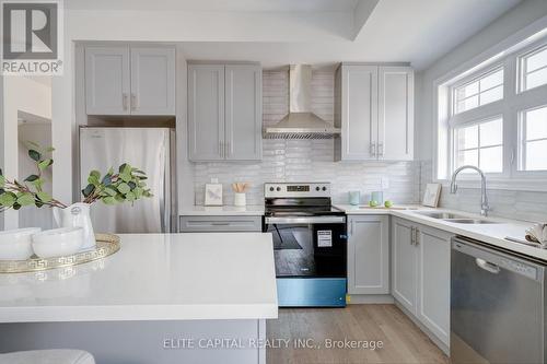 105 Yorkton Boulevard, Markham, ON - Indoor Photo Showing Kitchen With Double Sink