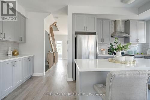 105 Yorkton Boulevard, Markham, ON - Indoor Photo Showing Kitchen With Upgraded Kitchen