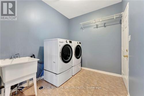 31 Hoodless Court, Brantford, ON - Indoor Photo Showing Laundry Room