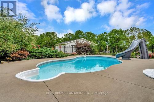 31 Hoodless Court, Brantford, ON - Outdoor With In Ground Pool With Backyard