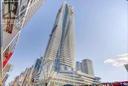 4009 - 1 Bloor Street E, Toronto (Church-Yonge Corridor), ON - Outdoor