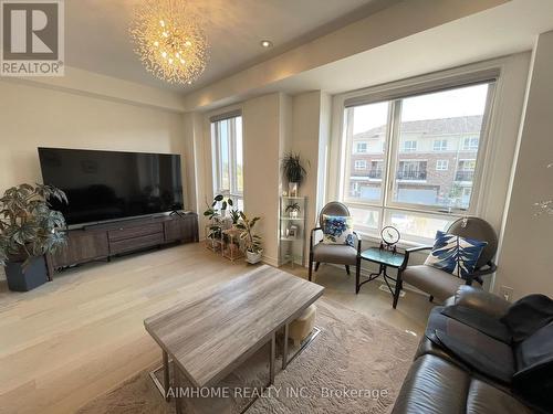 86 Massachusetts Lane S, Markham, ON - Indoor Photo Showing Living Room