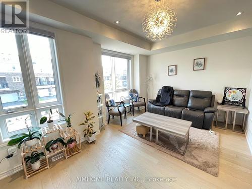 86 Massachusetts Lane S, Markham, ON - Indoor Photo Showing Living Room