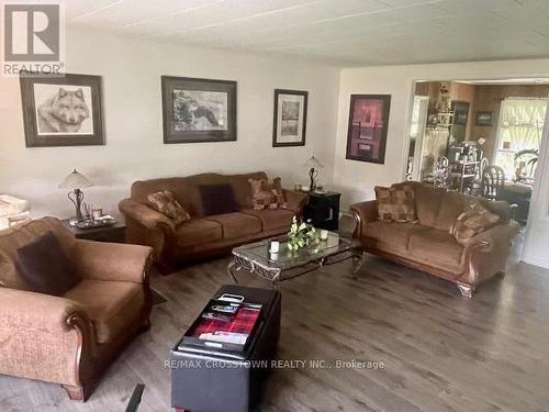 220 Main Street, Wasaga Beach, ON - Indoor Photo Showing Living Room