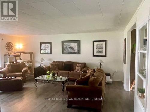 220 Main Street, Wasaga Beach, ON - Indoor Photo Showing Living Room