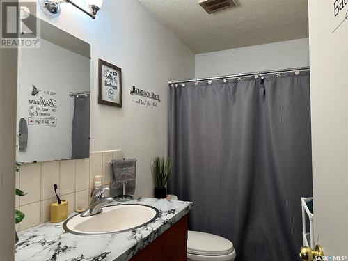 2102-2104 Rothwell Street, Regina, SK - Indoor Photo Showing Bathroom