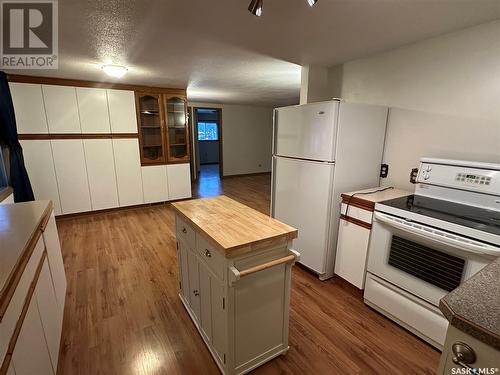 138 17Th Street, Weyburn, SK - Indoor Photo Showing Kitchen