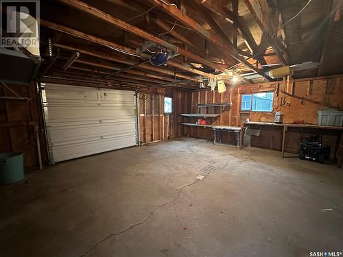 138 17Th Street, Weyburn, SK - Indoor Photo Showing Garage