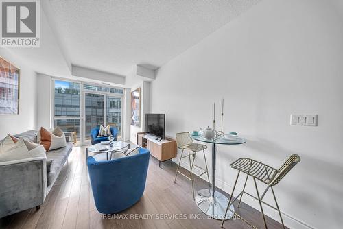 1920 - 352 Front Street W, Toronto (Waterfront Communities), ON - Indoor Photo Showing Living Room