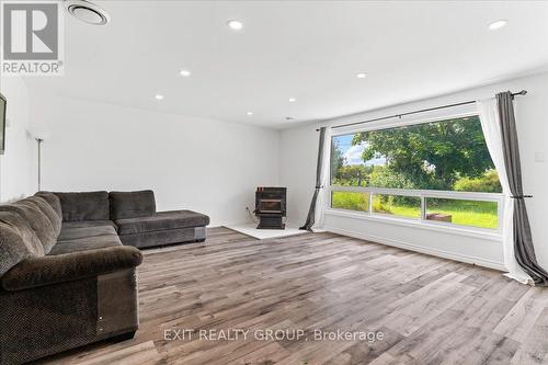 217 Norwood Road, Marmora And Lake, ON - Indoor Photo Showing Living Room