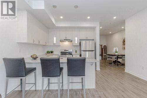 1907 Thames Circle, Milton, ON - Indoor Photo Showing Kitchen With Stainless Steel Kitchen With Upgraded Kitchen