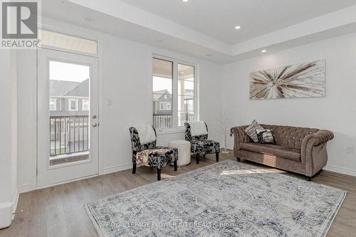 1907 Thames Circle, Milton (Bowes), ON - Indoor Photo Showing Living Room