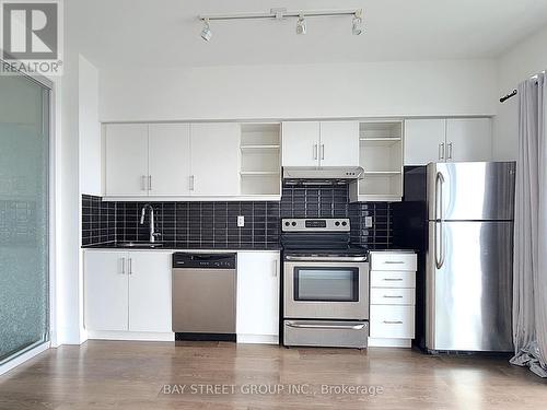 808 - 160 Vanderhoof Avenue, Toronto (Thorncliffe Park), ON - Indoor Photo Showing Kitchen With Stainless Steel Kitchen