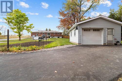 7941 10 Sideroad, Innisfil, ON - Outdoor