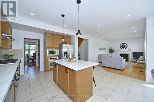 41 Reflection Road, Markham, ON - Indoor Photo Showing Kitchen With Upgraded Kitchen