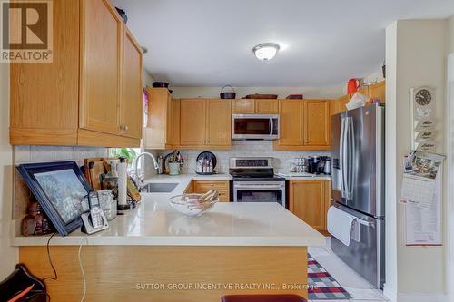 19 Brownwood Drive E, Barrie, ON - Indoor Photo Showing Kitchen