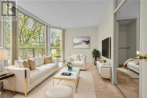 201 - 1237 North Shore Boulevard E, Burlington, ON - Indoor Photo Showing Living Room