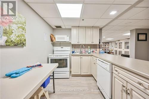 201 - 1237 North Shore Boulevard E, Burlington, ON - Indoor Photo Showing Kitchen