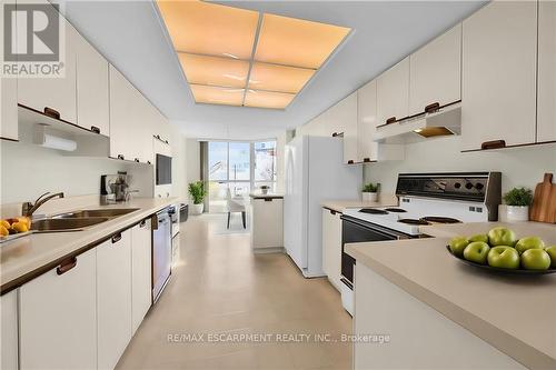 201 - 1237 North Shore Boulevard E, Burlington (Brant), ON - Indoor Photo Showing Kitchen With Double Sink