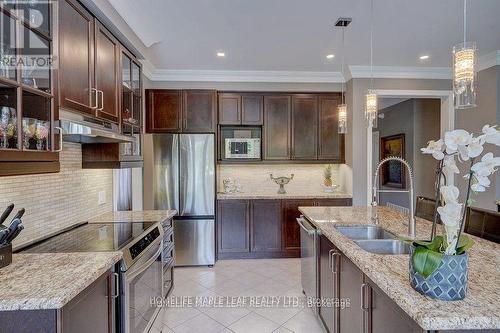 14 Mccandless Court N, Caledon, ON - Indoor Photo Showing Kitchen With Double Sink With Upgraded Kitchen